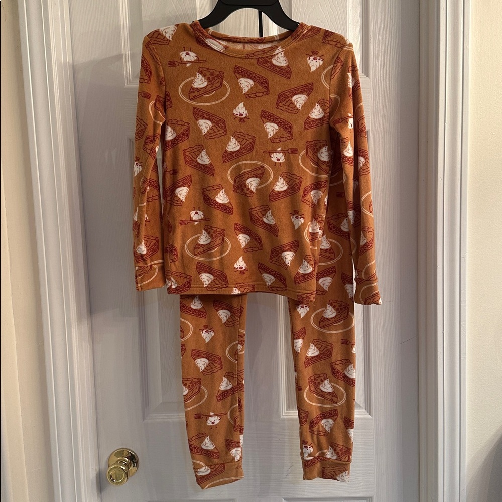 Cat & Jack Cozy Brown and White Pie Slice Pajama Set